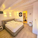 Aphrodite Boutique 3*