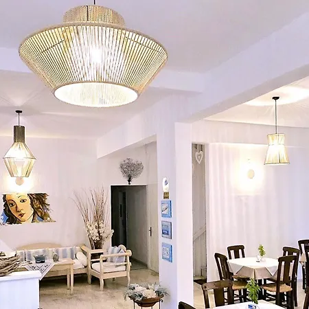 Aphrodite Boutique 3*
